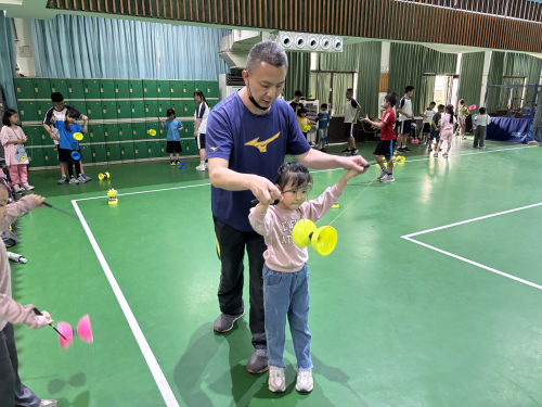學校教師扯鈴教學