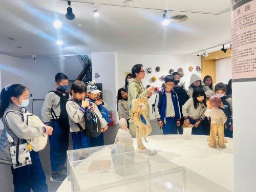 美術班同學參觀三義木雕館照片