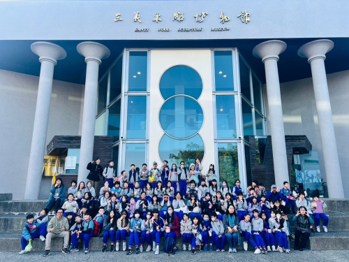 美術班同學參觀三義木雕館照片