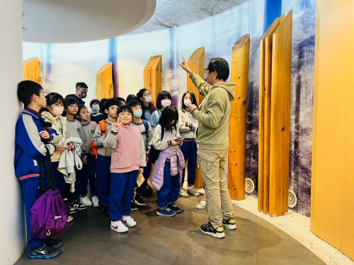 美術班同學參觀三義木雕館照片