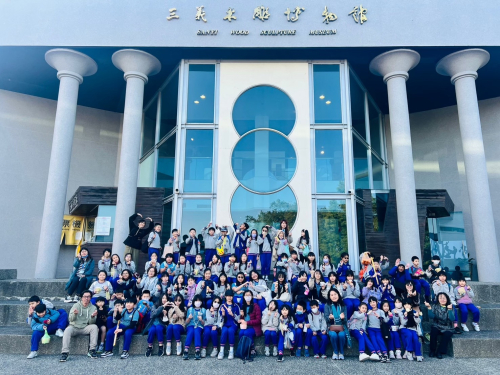 美術班同學參觀三義木雕館照片
