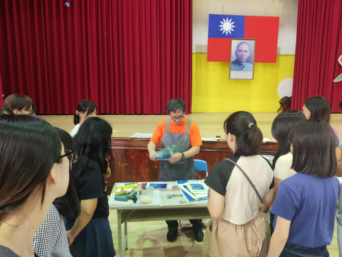 結合學校特色，引進藝術專長教師，提升教師專業