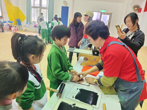 結合學校特色，引進藝術專長教師，提升教師專業