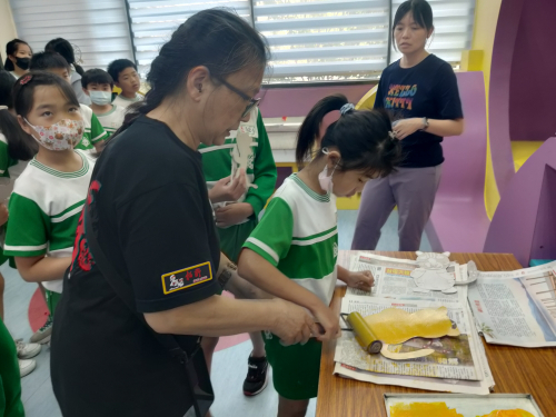 苗栗石虎、文山斑馬藍曬版畫