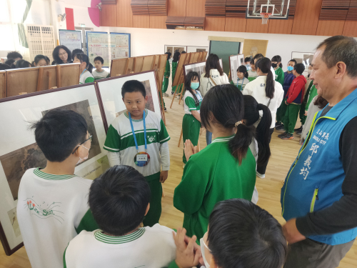 結合各種展覽提升師生藝術氣質