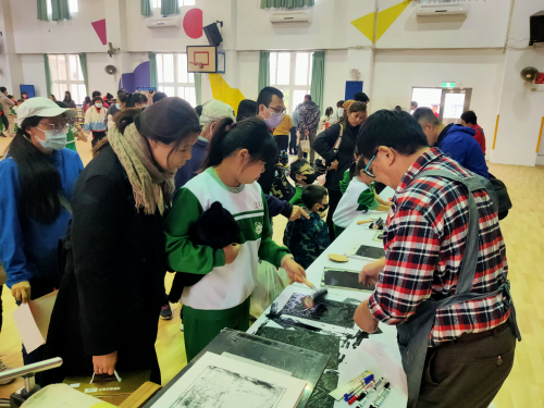 搭配學校活動邀請家長社區民眾共同參與