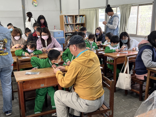 搭配學校活動邀請家長社區民眾共同參與
