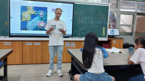 001看見花磚的語言