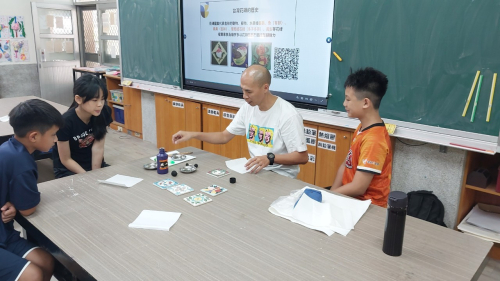 001看見花磚的語言