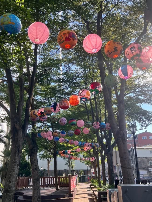 燈籠高高掛