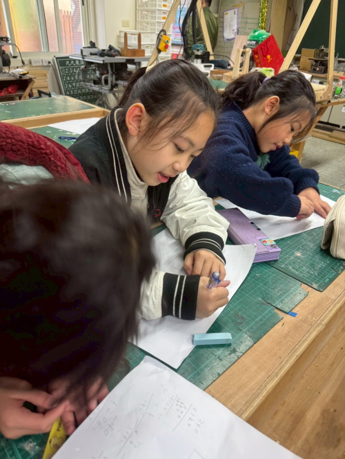 幼兒園翻翻桌製作