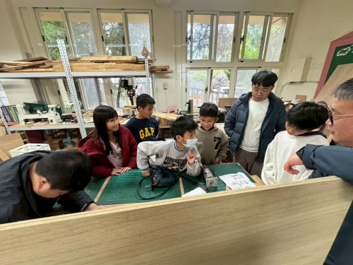 幼兒園翻翻桌製作