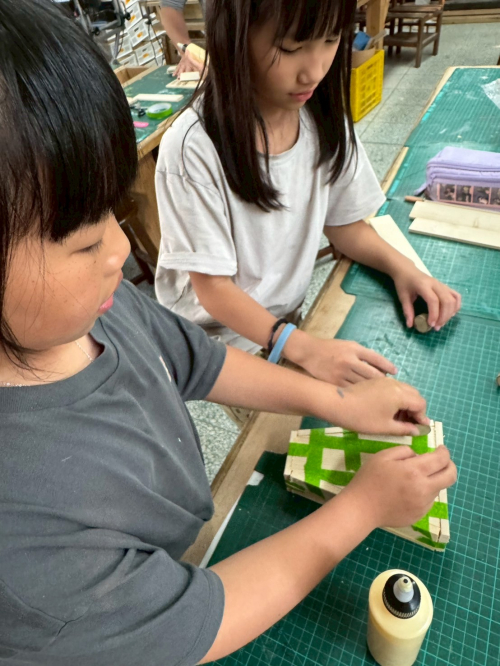 設計木製迴力車