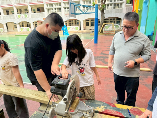 平台與鞦韆搭建