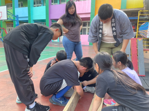 平台與鞦韆搭建