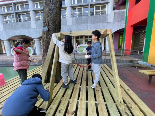 平台與鞦韆搭建