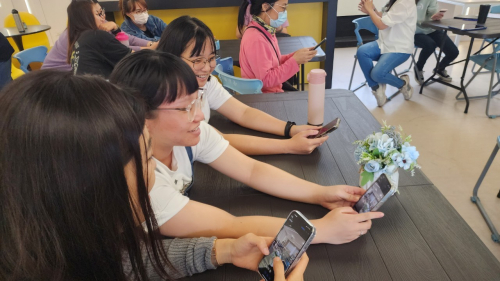 敏芳博士到校指導攝影美感敎學