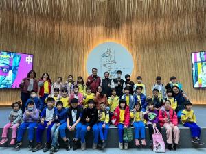 LINE_ALBUM_三灣國小八音新視界-傳承榮興採茶劇團與客家圓樓參訪_240418_10.jpg