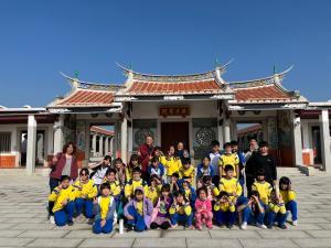 LINE_ALBUM_三灣國小八音新視界-傳承榮興採茶劇團與客家圓樓參訪_240418_11.jpg
