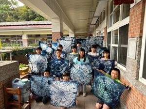 LINE_ALBUM_113.04.17本土教育-藍染課程_240422_51.jpg