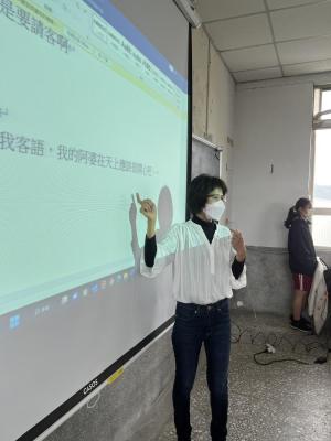 光影偶戲社團指導老師-楊麗芬老師.jpg