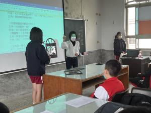 教師指導如何將文字轉化成動態畫面.JPG