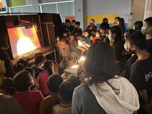 至卓蘭國小藝術展演及進行偶戲教學.JPG